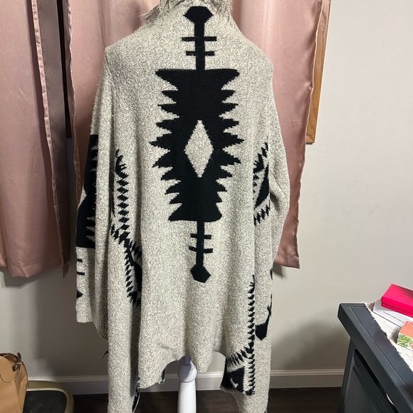 Signature Studio Black and Cream Patterned Poncho - Picture 1 of 10
